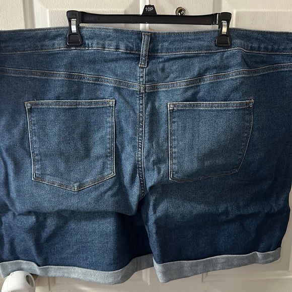 *FINAL* SONOMA PLUS SIZE CURVY DENIM SHORTS: NWT: SZ 26W - Picture 4 of 4